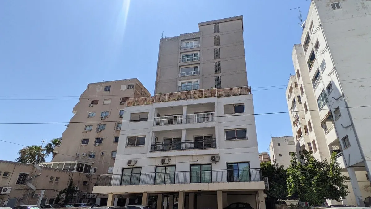 Office in Agioi Omologites, Nicosia