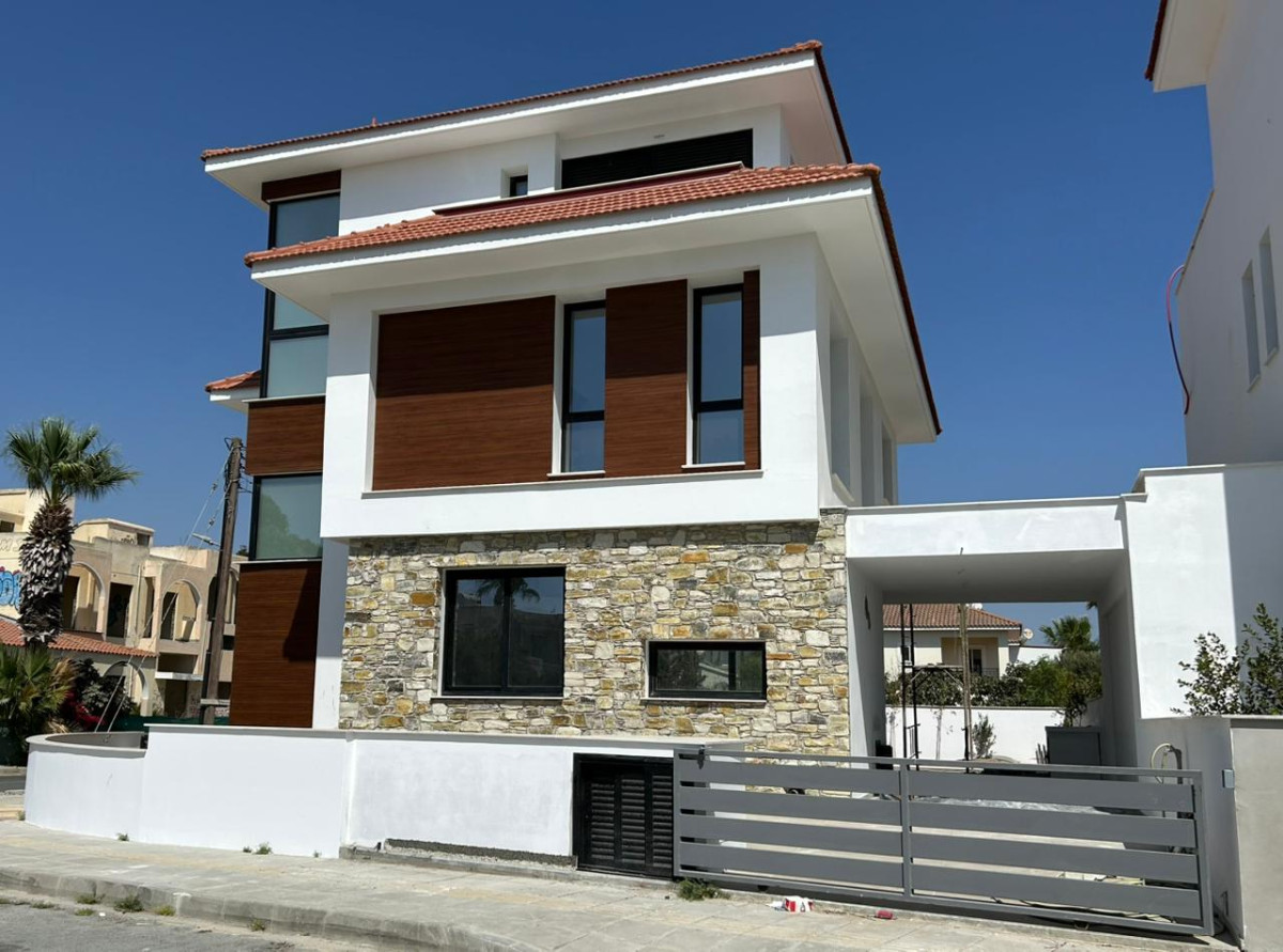 Five Bedroom Villa in Oroklini, Larnaca