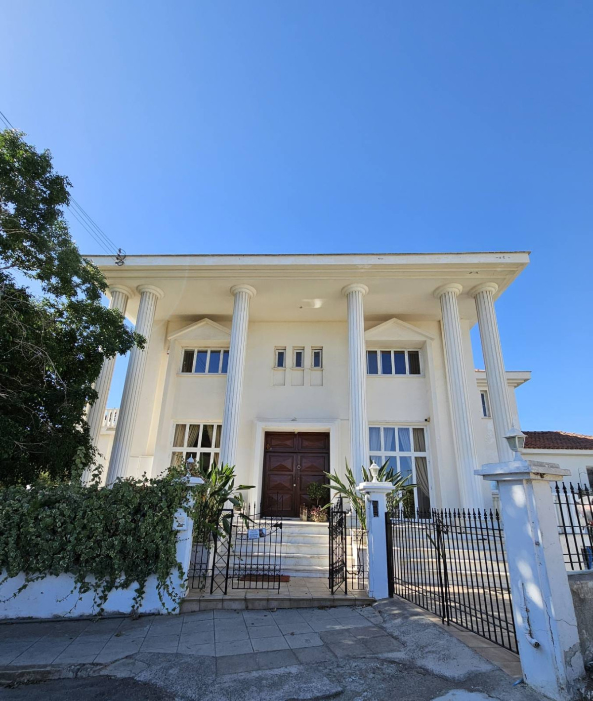 Six Bedroom Two Storey House in Larnaca City Center