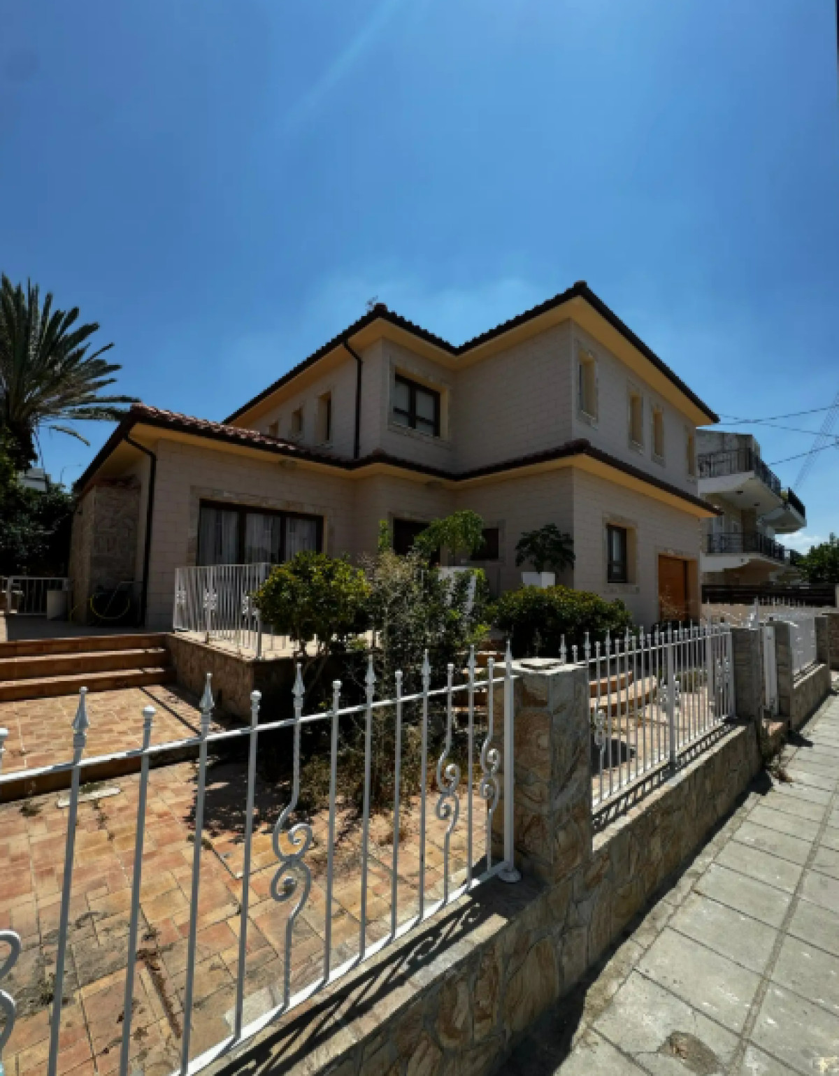 Six Bedroom House in Latsia, Nicosia