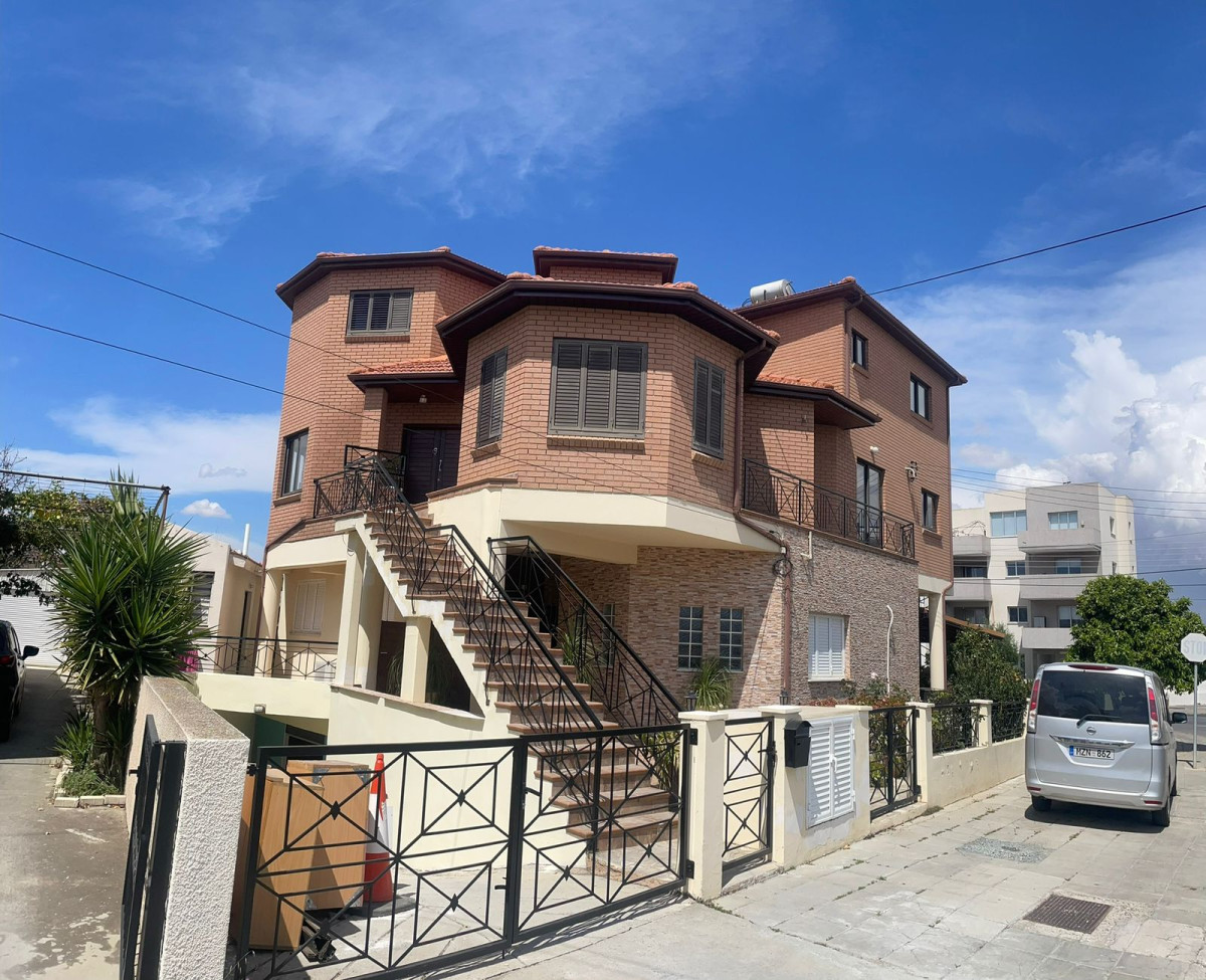 Six Bedroom House in Lakatamia, Nicosia