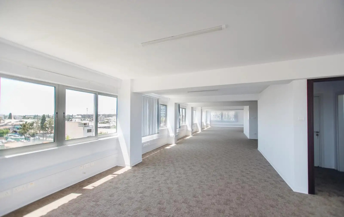 Fully renovated 4th floor office in Tsiflikoudia, Limassol