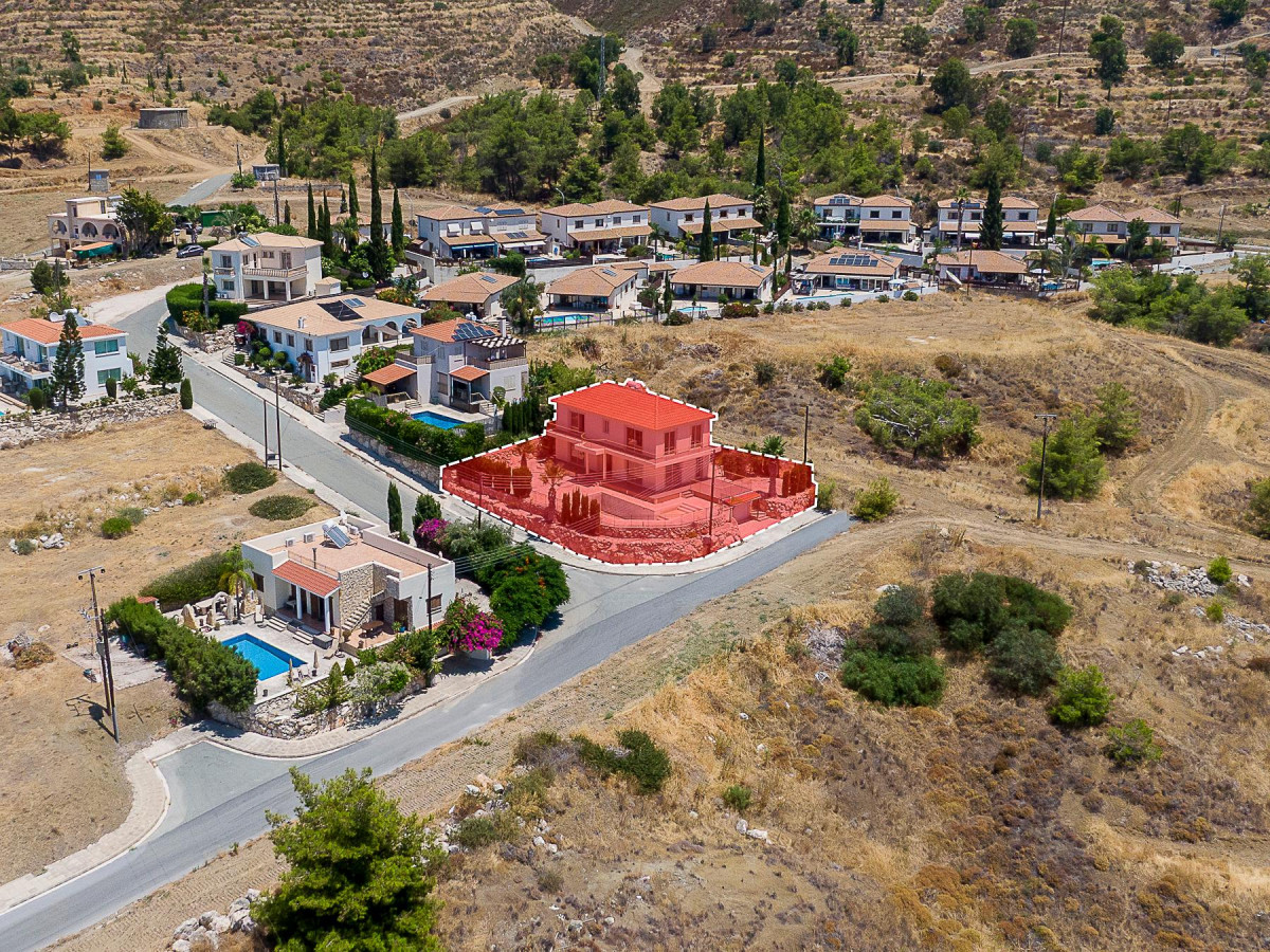 Four Bedroom House in Argaka, Paphos
