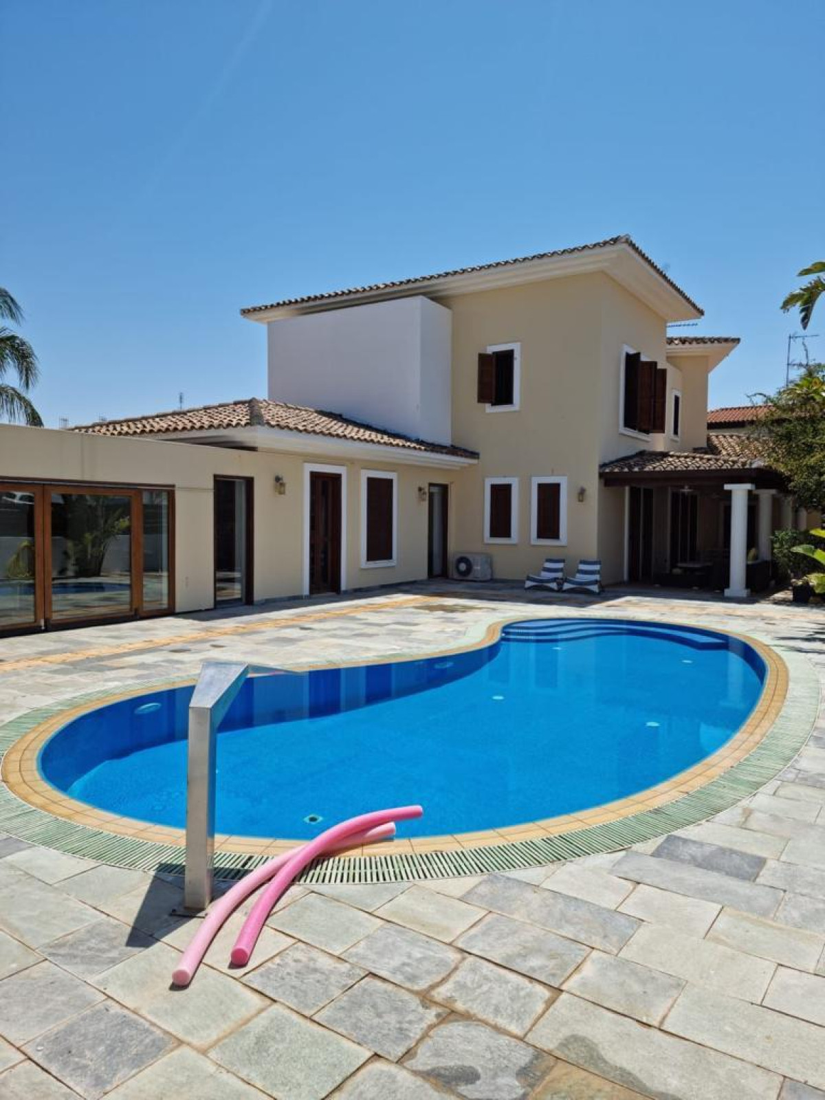 Four Bedroom Villa with Swimming Pool in Engomi, Nicosia
