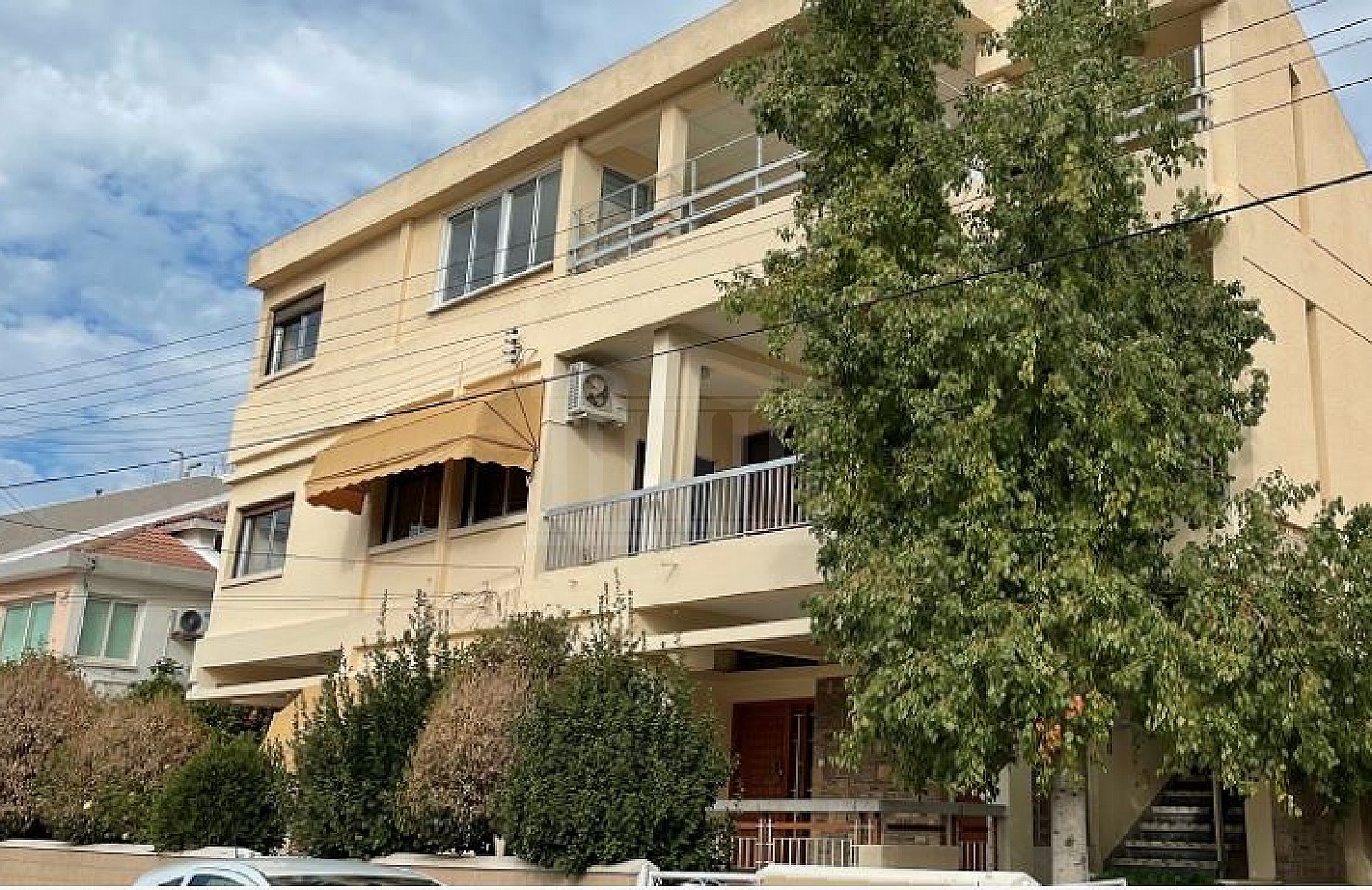 Three-storey building in Agios Dometios, Nicosia